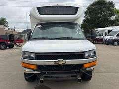 2017 Chevrolet Express 4500 Passenger Bus Vin 1HA6GUBG9HN000516 Engine 6.0L v8 Bus runs and drives, but has transmission issu
