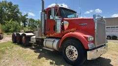 2007 Kenworth W900 Tractor Truck Vin 1XKWPBEX971206238 Engine Cat C15 diesel Truck will start and run but has transmission is