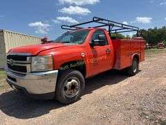 2011 Chevrolet Silverado 3500 Utility Service Truc Vin 1GB3CZCL2BF254831 Engine V8, 6.6 T Service bed and ladder rack.  NON-R