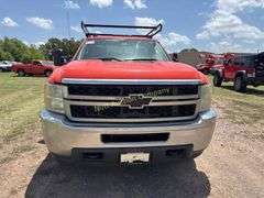 2011 Chevrolet Silverado 3500 Utility Service Truc Vin 1GB3CZCL2BF254831 Engine V8, 6.6 T Service bed and ladder rack.  NON-R