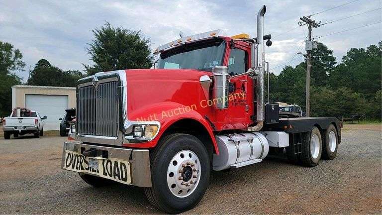 2007 International PayStar 5900i with Rolling Tailboard Bed, 50 Ton Winch, Wet Kit