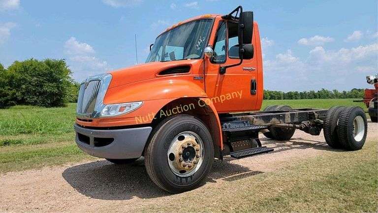 2009 International 4300 SBA LP 4x2 Vin 1HTMNAAL69H120937 Miles showing 208,266 Engine MaxxForce 7.6L