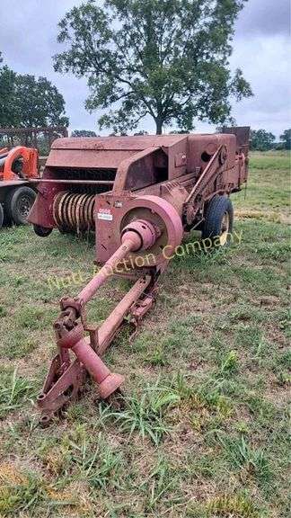 International Harvester 46 Square Hay Baler, 2 Knotters, Twine Knotters