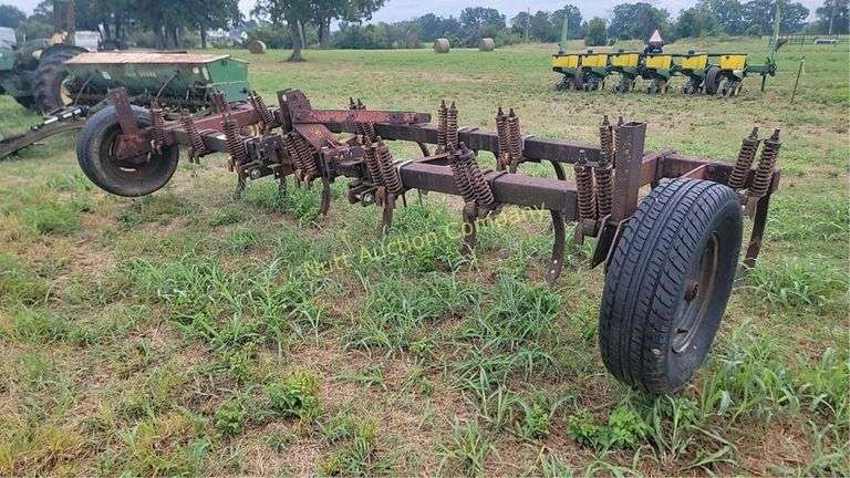 9-Shank Field Cultivator, 12 ft Width, Metal Frame