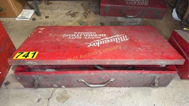 Milwaukee 5337 Demolition Hammer, Electric Corded, with Metal Case. Worked at time of testing.