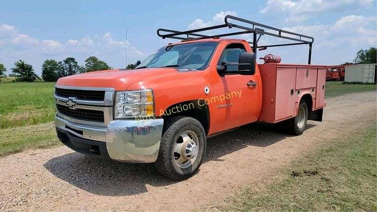 2009 Chevrolet Silverado 3500 with Knapheide Bed Vin 1GBJC74639F181211 Miles showing 313,579 Engine V8, 6.6 T