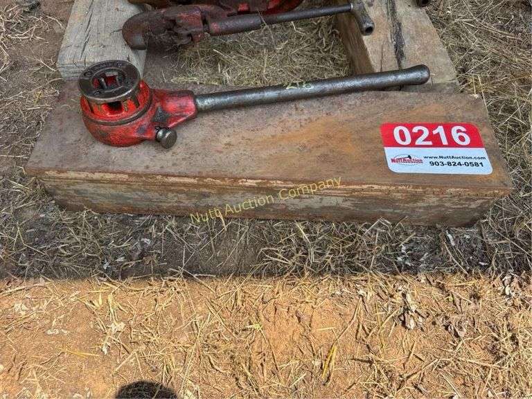 Ridgid 12-R Ratchet Threader with 6 Dies and Metal Case