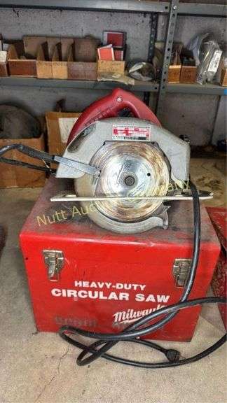 Milwaukee 6367 Circular Saw, 7-1/4" Blade, 13 Amp Motor, Heavy-Duty Case. Worked at time of testing.