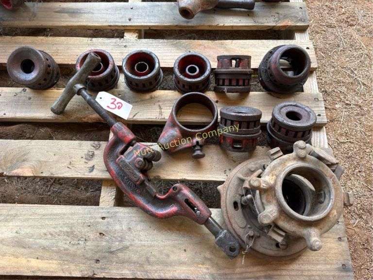 Ridgid Manual Pipe Threader with Multiple Dies and Cutter