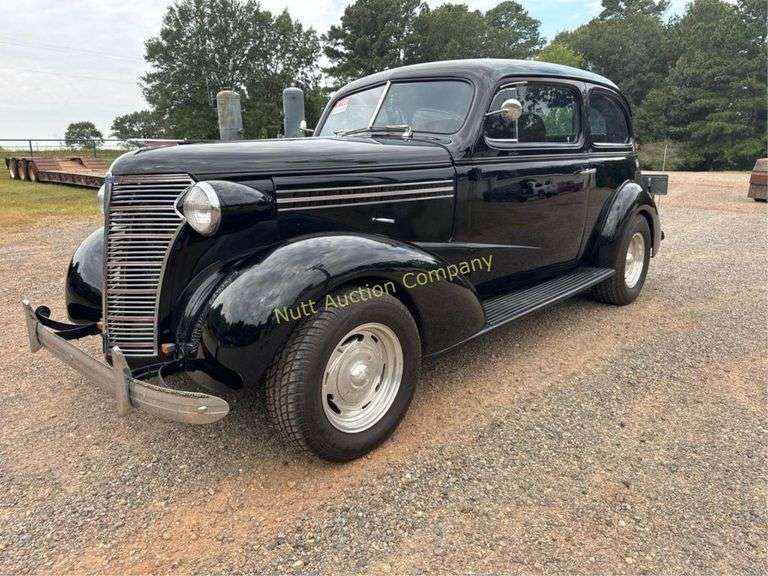 1938 Chevrolet Master Sedan, 34778 miles showing, 350 CID Small Block Chevy
