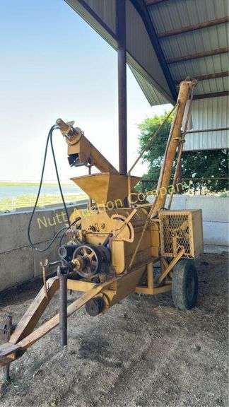 Denver Grain Grinder/Mixer with Conveyer/Auger System