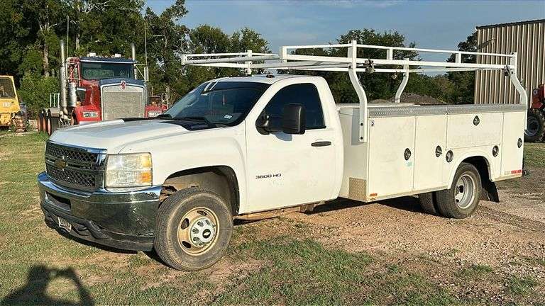 2011 Chevrolet Silverado 3500HD Utility Truck Vin 1GB3CZCG9BF119378 Drivetrain 4x2 Miles showing 239,102 Engine V8, 6