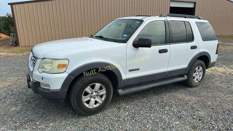 2006 Ford Explorer 4X4 WITH TITLE Vin 1FMEU73E66UB35572 Miles showing 162,802 Engine V6, 4 Door, Advance Trac System, 4.0 Liter  50HC Engine