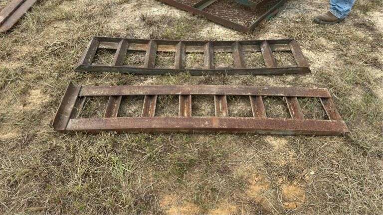 HD Ramps 5' (Qty 2), Trailer Doors Expanded Metal 46"x41" (Qty 2)