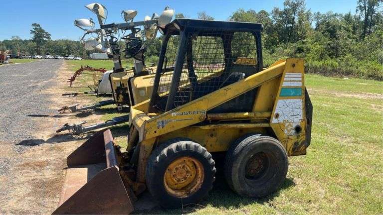 Mustang Skid Steer Loader, 2 Cylinder Diesel