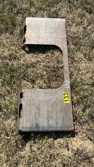 Quick attach weld plate with Cut Out