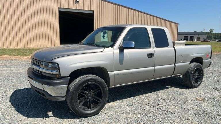 1999 Chevrolet Silverado 1500-WITH TITLE Vin 1GCEK19TXXE224005 Miles showing 215,093 Engine V8, 5.3 Extended Cab, Z71, Short Wheel Base, Tool Box, New