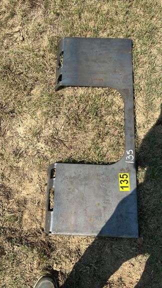 Quick attach weld plate with Cut Out