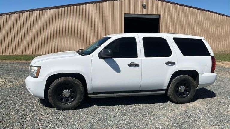 2012 Chevrolet Tahoe Vin 1GNLC2E09CR314858 Miles showing 230,888 Engine V8, 5.3 Vortex 2 Battery System (NEW),(REAR SEAT NOT BOLTED DOWN)
