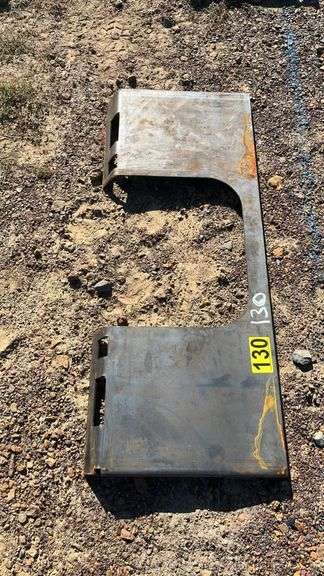 Quick attach weld plate with Cut Out