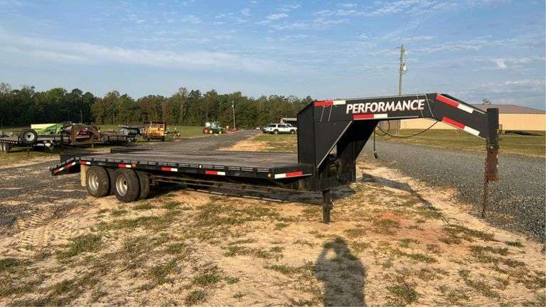 2011 Best UT Flat Bed Trailer-26'(WITH TITLE) With Dove, Fold down ramps, VIN:5YHGU2526BM602833