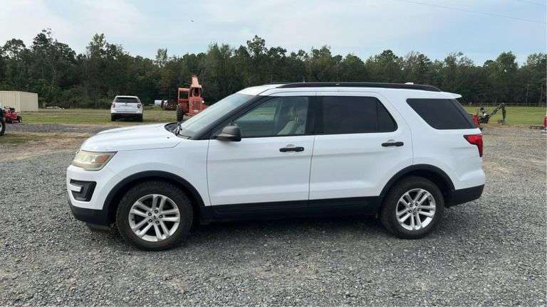 2016 Ford Explorer - WITH TITLE Vin 1FM5K7B89GGC21959 Miles showing 279,161 Engine V6, 3.5 Flex Fuel, 3rd Row Seating, Loaded Out, Owner's Manual, Key