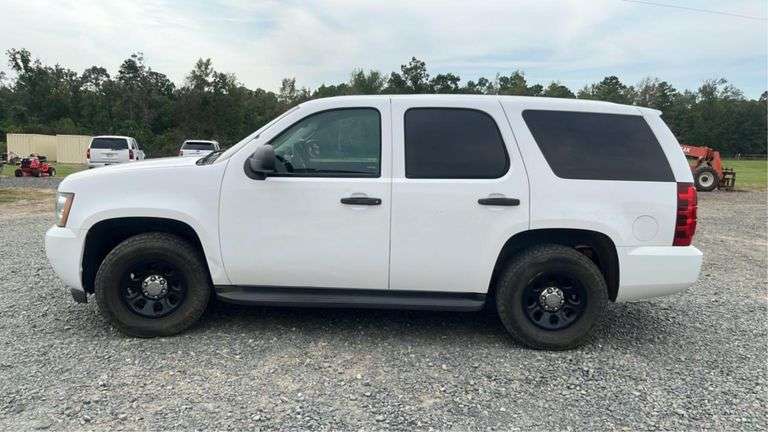 2014 Chevrolet Tahoe LS- WITH TITLE Vin 1GNLC2E05ER193586 Miles showing 293,087 Engine V8, 5.3 Vortec Power Locks & Windows, Keyless Entry, REAR HATCH