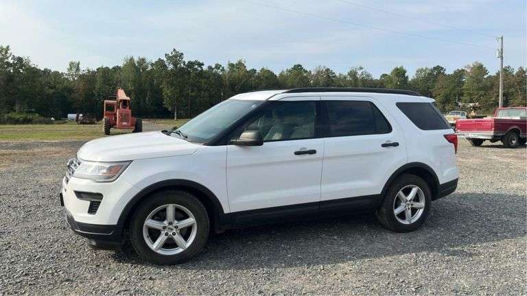 2019 Ford Explorer-WITH TITLE Vin 1FM5K7B84KGA16557 Miles showing 209,515. Engine V6, 3.5 3rd Row Seating, Keyless Entry, Loaded out with Accessories,