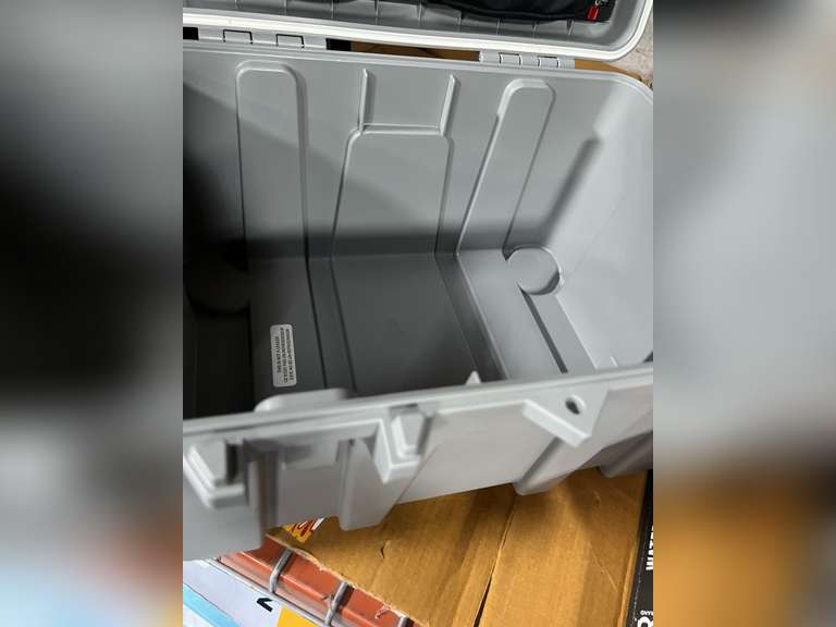 Coho medium sized extra cold ice chest NW Asset Services