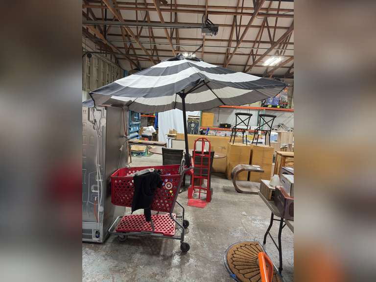 Allen/Roth 9ft Black and white Stripe Market Umbrella; Tested/Works