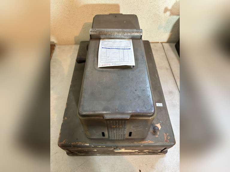 Antique WIZ Salesman’s Cash Register