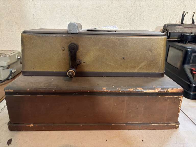 Antique WIZ Salesman’s Cash Register