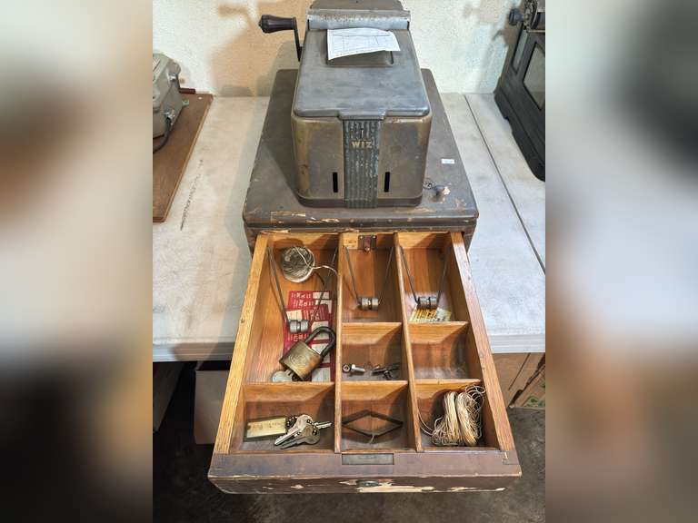 Antique WIZ Salesman’s Cash Register