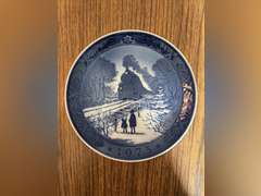 (3) Assorted Decorative Plates