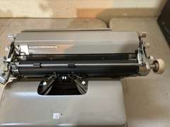 Vintage Royal FPE 1959 Standard Typewriter w/ Cover