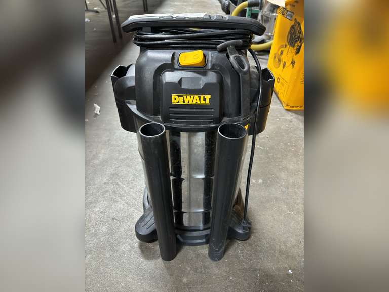 DeWalt 8gal Stainless Steel Wet/Dry Shop Vac