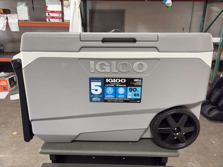 Igloo MAX-Cold Latitude 90qt Roller Cooler