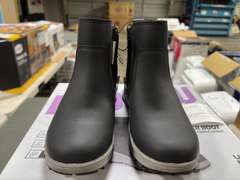 (4) Pairs Khombu Dusk All Weather Ankle Boots -Women’s Black Size 6-