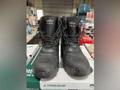 (2) Pairs Staheekum Waterproof Snow Boots -Men’s Black Size 10-