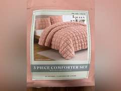 Pink Queen Sized 3-Piece Comforter Set