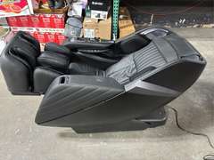 Insignia 3D Zero Gravity Full Body Massage Chair *NIB/Open Box