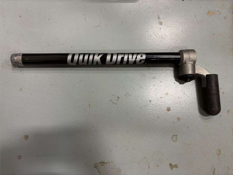Makita Quick Drive Pro 300's Auto Feed Screw Driving System - 1-1/2" - 3" *Tested/Works
