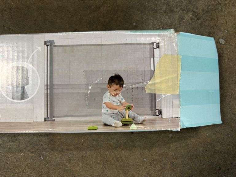 Regalo Retractable Mesh Safety Gate