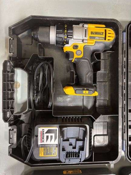 (2) DeWalt Cordless 20v Max XR Hammer Drill/Driver Kits w/ Battery & Charger *Tested/Works