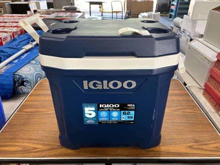 Igloo MaxCold Latitude 62qt Roller Cooler *Like New