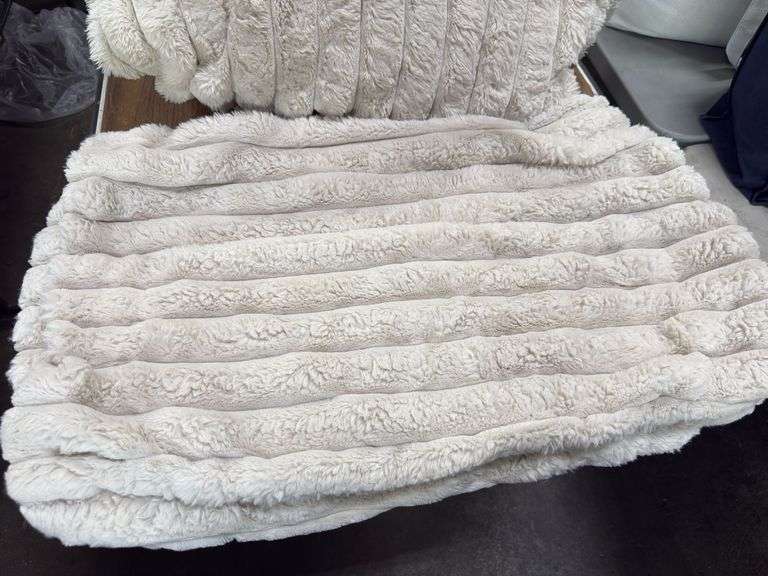 Frye 3pc Queen Comforter Set