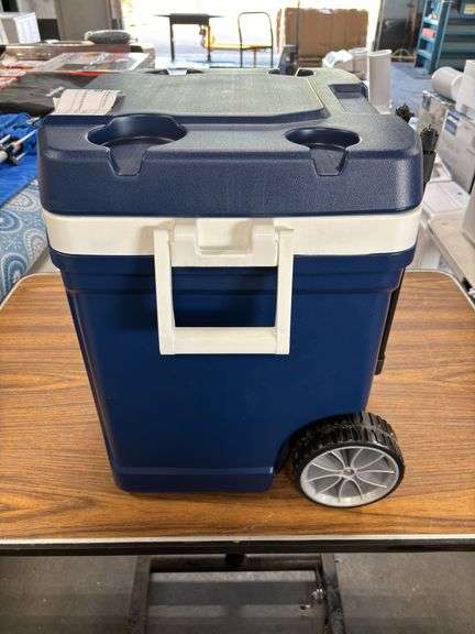 Igloo MaxCold Latitude 62qt Roller Cooler *Like New