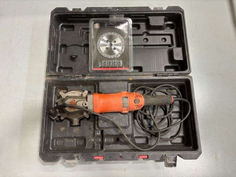 Benner/Newman Cutting Edge Rebar Cutting Saw w/ Extra Blades & Case - Corded *Powers