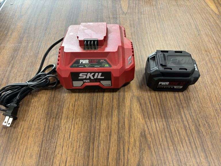 (2) Skil PWRCore 40 2.5ah Batteries & Charger