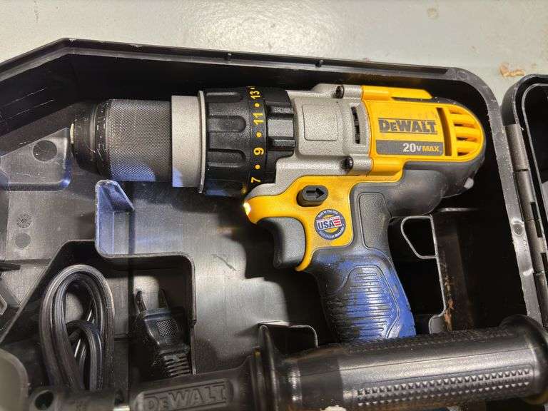 (2) DeWalt Cordless 20v Max XR Hammer Drill/Driver Kits w/ Battery & Charger *Tested/Works